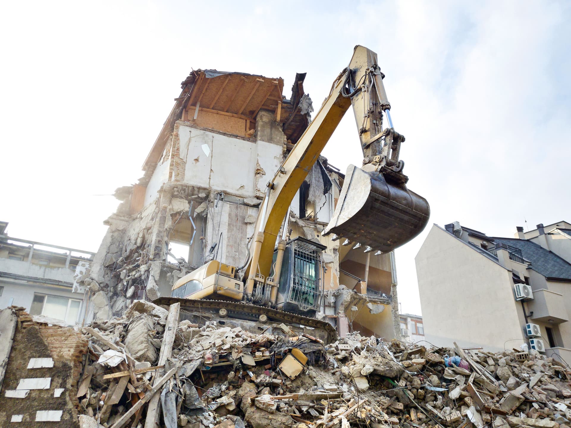 Blog post Partial vs. Total Demolition: Which Do You Need? image
