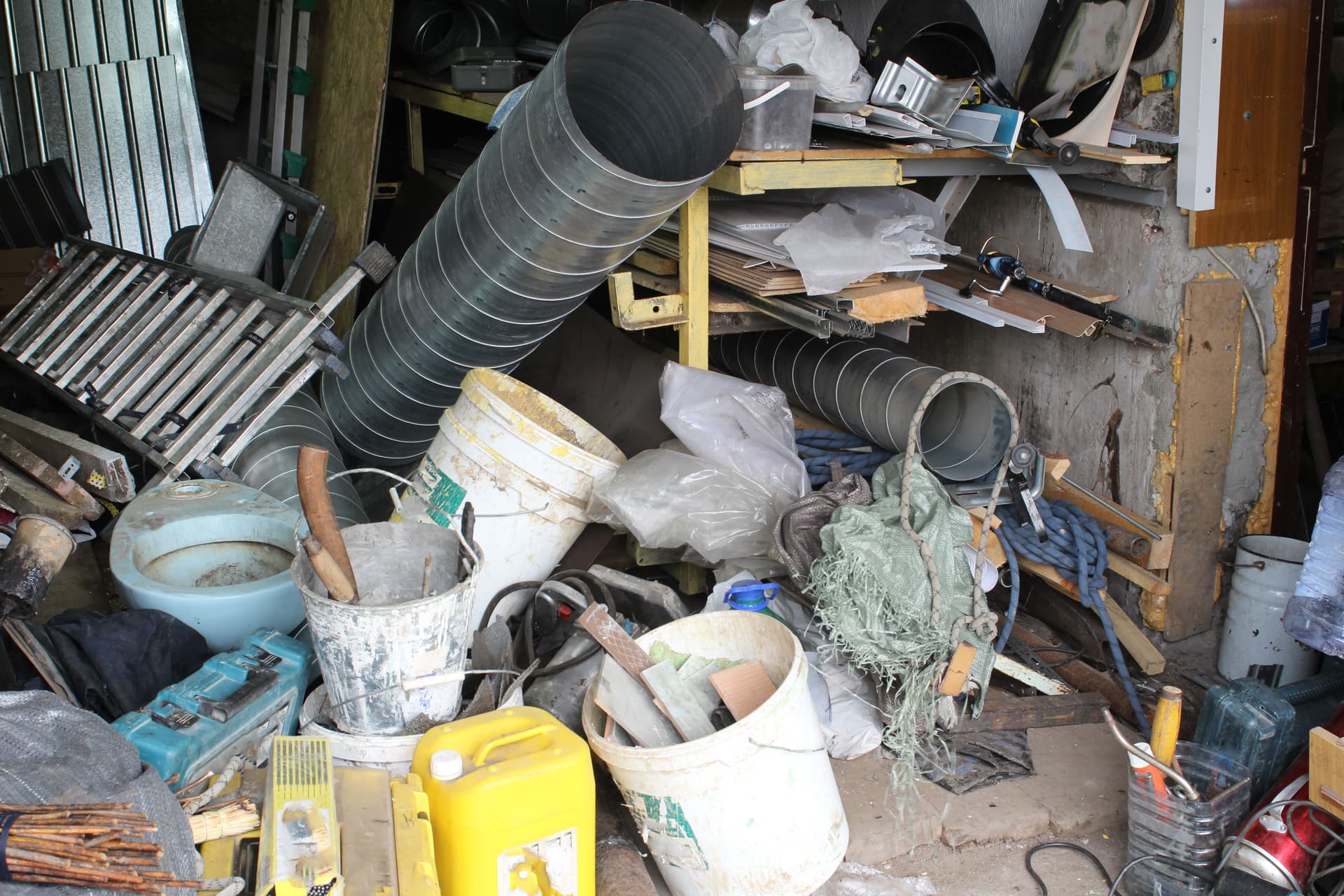 Blog post Garage Cleanout Services in Los Angeles – Reclaim Your Space the Easy Way image